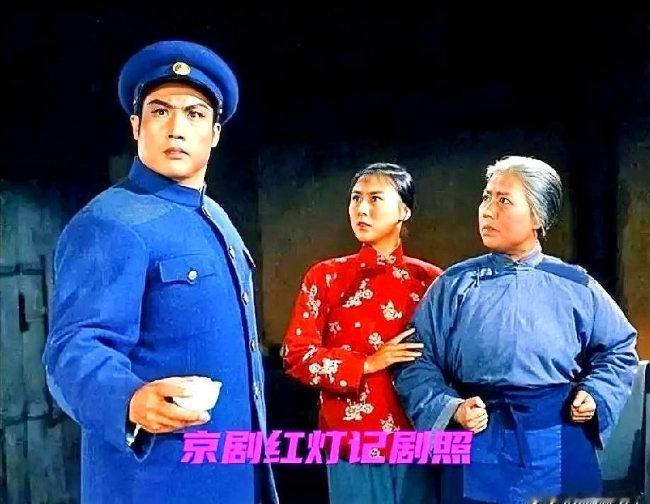 用一句话说出样板戏的特点：假大空加矫情做作。
“三突出”拔高出来的人物，完美无瑕