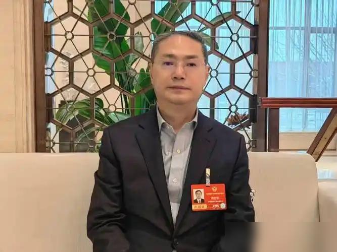 这事终于有人敢捅破了！政协委员周世虹直接建议废除劳务派遣制度

我之前在国企下属