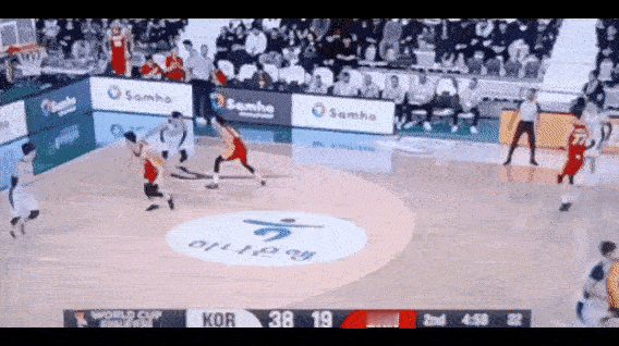 CBA 韩国这后卫，扛着胡明轩，一条龙打进后，杜锋指导没话说了……中国男篮怎么了