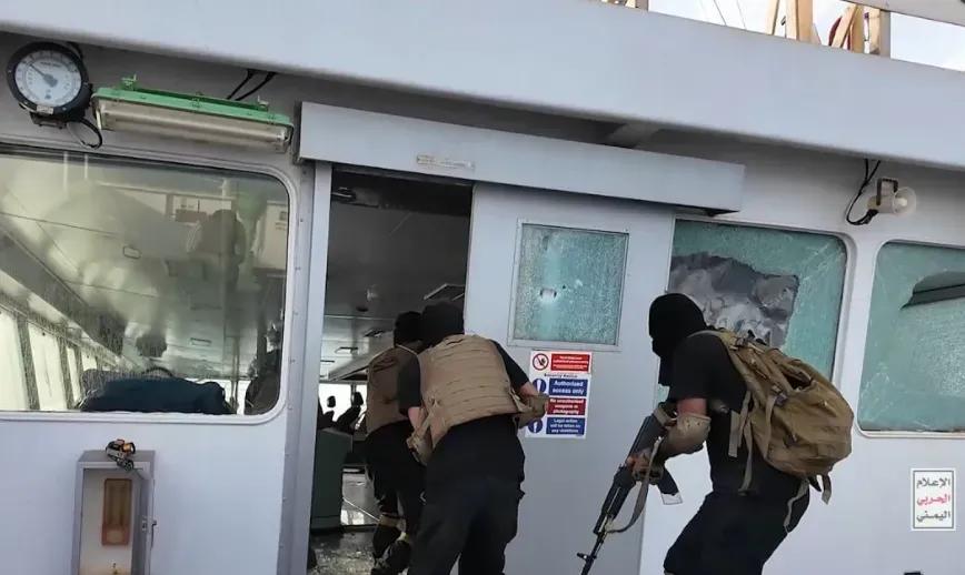 胡塞武装，其实非常精锐！
从胡塞武装公开的炸沉“魔法海洋”号货轮的画面可以看到，