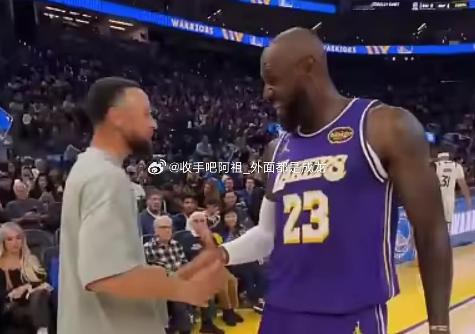 NBA常规赛继续进行，湖人今天在客场对阵勇士。NBA官方社交媒体晒出视频，詹姆斯