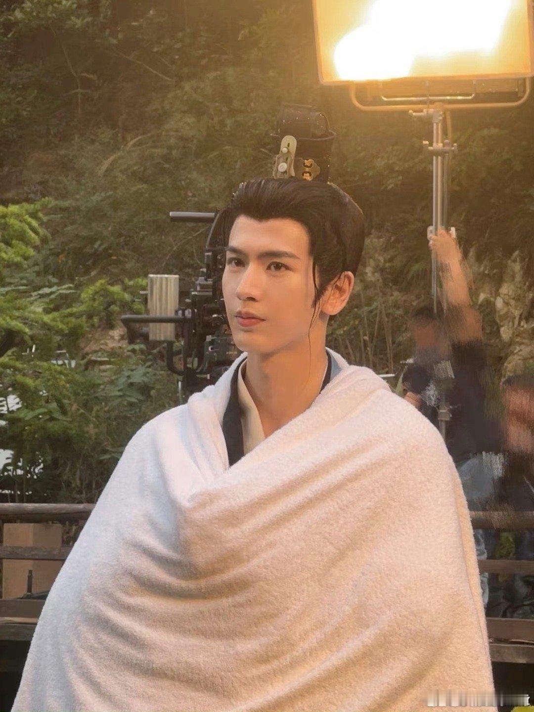 #优酷给张凌赫当月老#牛牛出道以来资源真的没断过哈哈，这也是张凌赫的努力才能取得