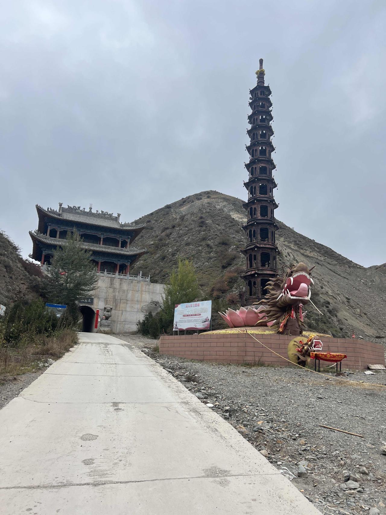 今天无聊，开车不知不觉就走到了屈吴山附近，想想许久也没有去过了，就进来转转！现在