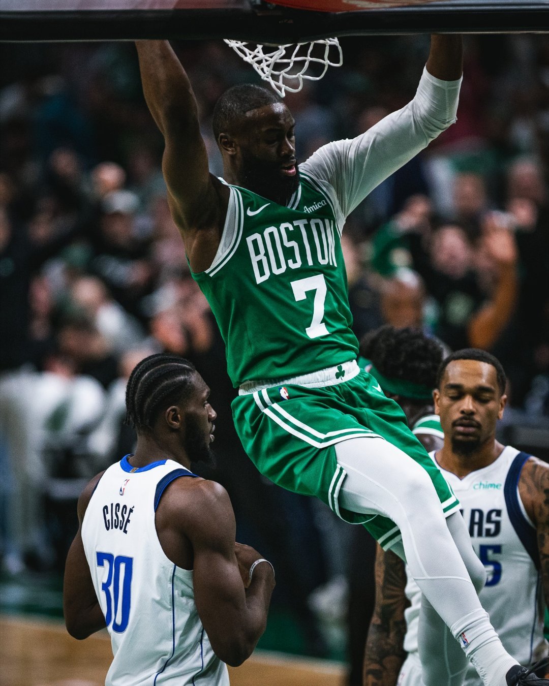 凯尔特人图库 本赛季杰伦在场上的硬解能力，你觉得有大幅度提升吗？凯尔特人热爱日记