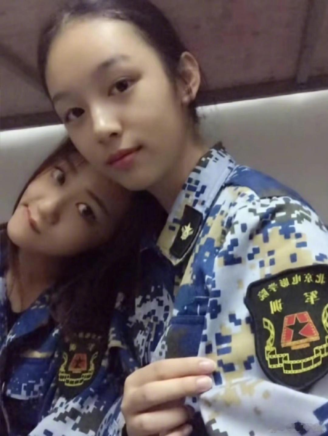 周也从小就有把妹王的潜质 考古周也的童年旧照也太惊喜了！原来“把妹王”的潜质早就