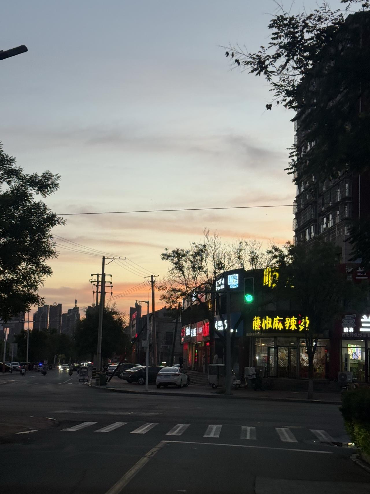 故事假设短过这五月落霞~
没有需要惊诧~
不加话题会推给谁？
骑行or陈奕迅？