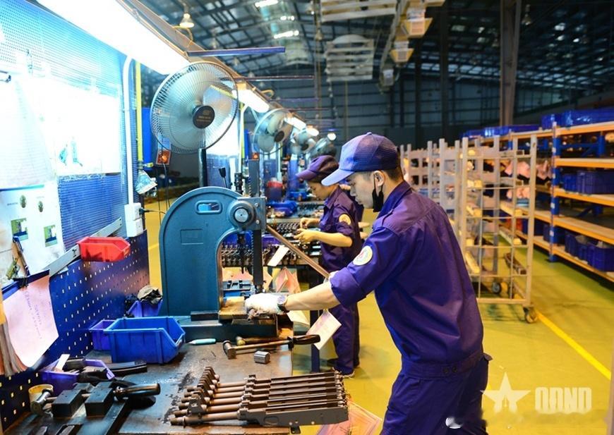 越南国防工业总局Z111厂生产的SVT-380突击步枪。SVT表示“越南冲锋枪”