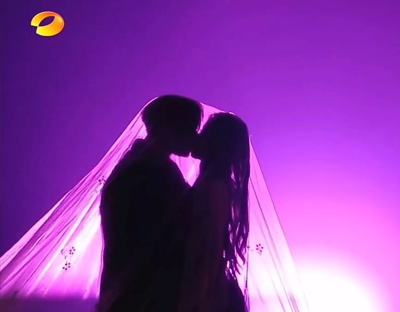 黄子韬徐艺洋亲上了简直太甜蜜啦，好羡慕他们俩