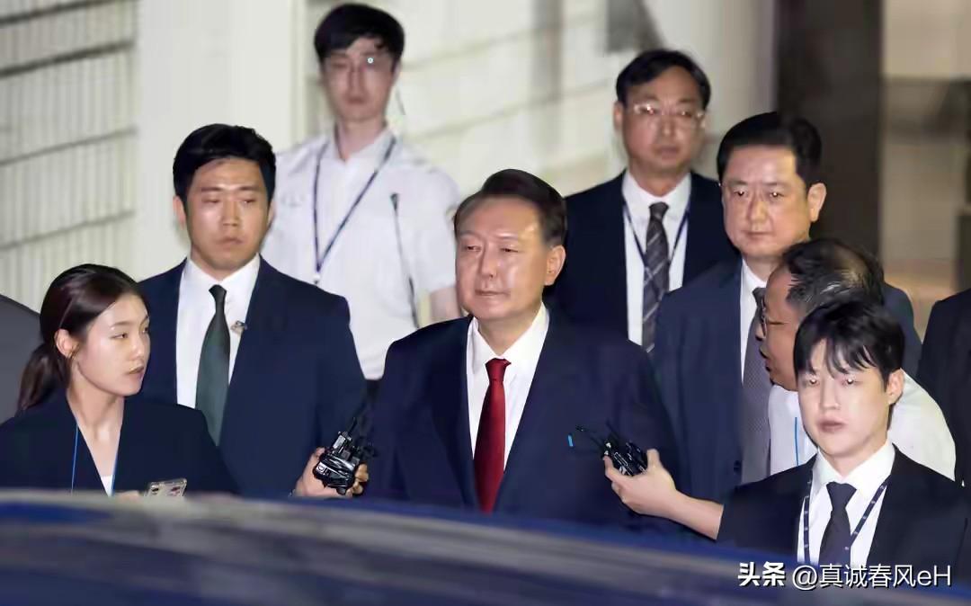 尹锡悦在牢里8个月收了550万，比总统年薪还多，钱从哪来？
前总统尹锡悦关在看守