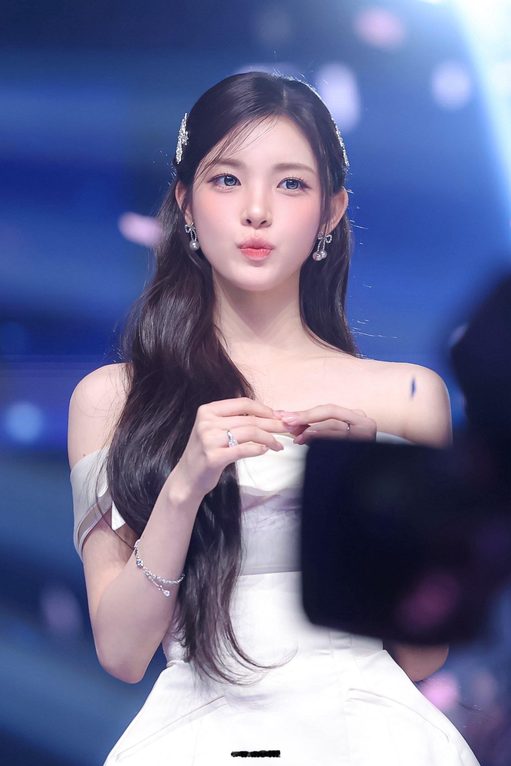 穿礼服也太漂亮惹🤍./