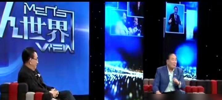 侯耀华80大寿金光闪闪，但你仔细看台下，亲儿子和亲侄子一个都没来。
金黄马褂披着