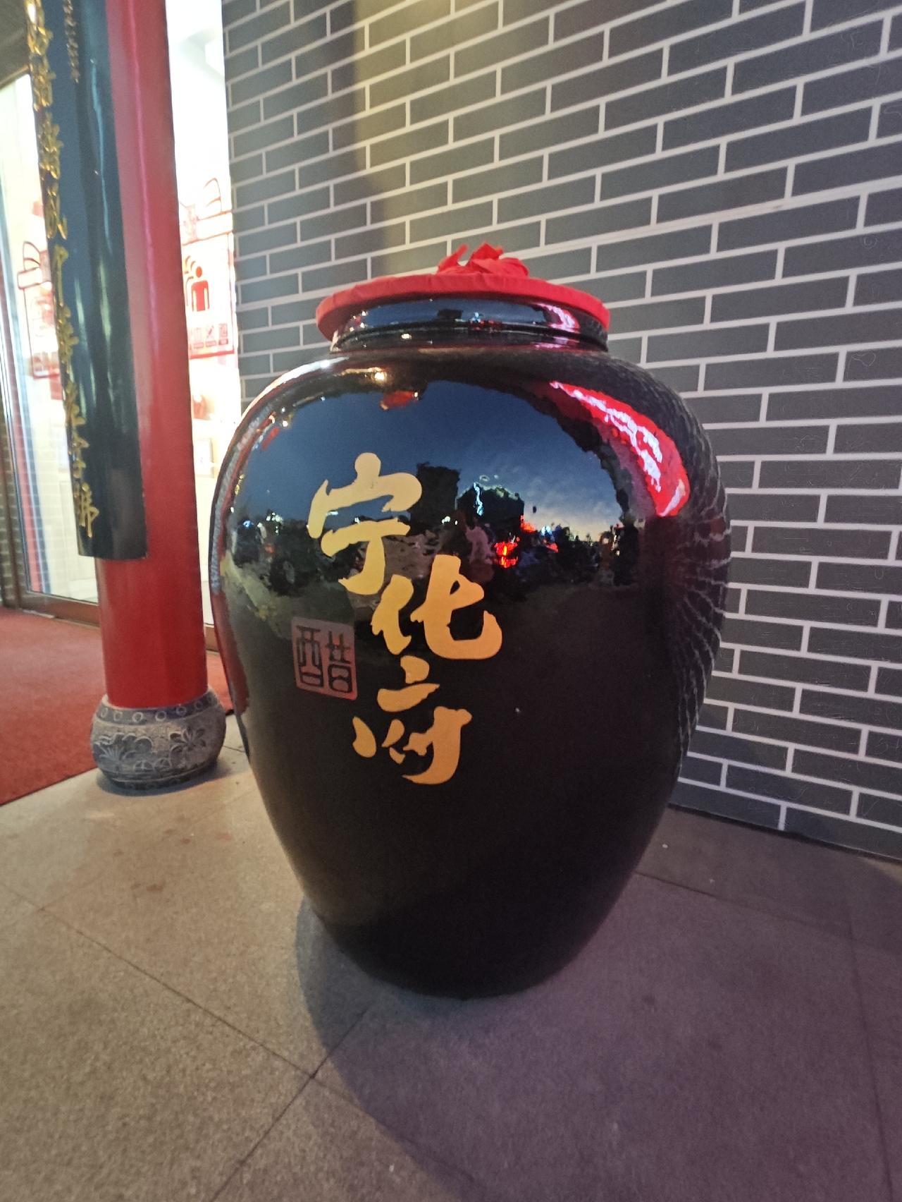 醋味十足的大同

来到大同，吸引我眼球的便是街道上这么多的醋店，让我大开了眼界哈