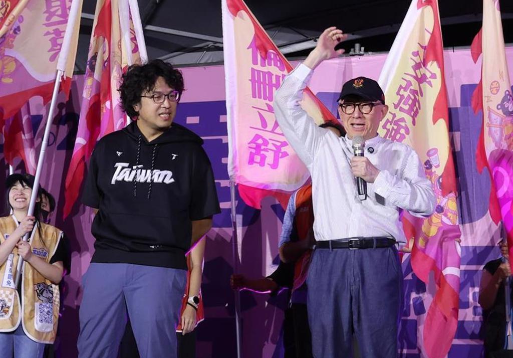 曹兴诚躺平 大恶罢始乱终弃
 
大恶罢24+1：0被完封的效应来得好快！民进党秘