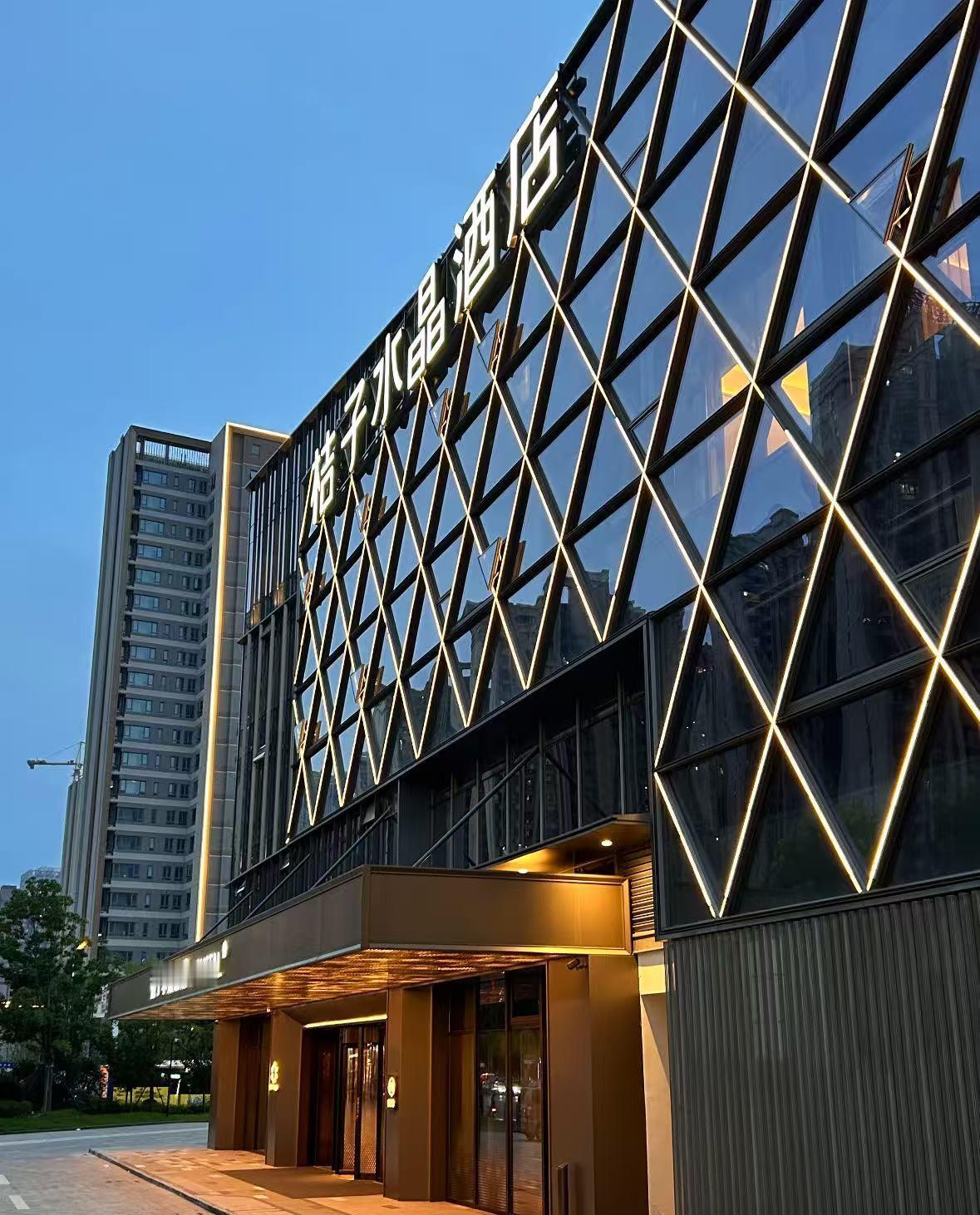 你五一酒店订了没？我跟你说，有的人订了也等于白订。

前两天湖南一个姑娘，花了1
