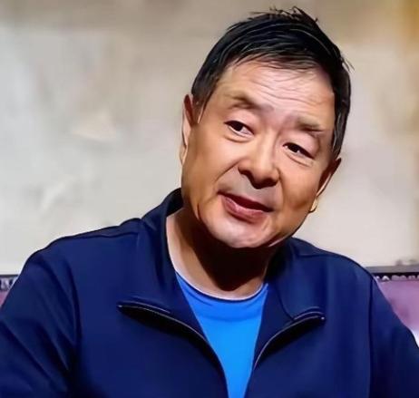 谁也没有想到，凌晨一点的北京，72岁的濮存昕竟用一根布绳，将自己和94岁高龄的老