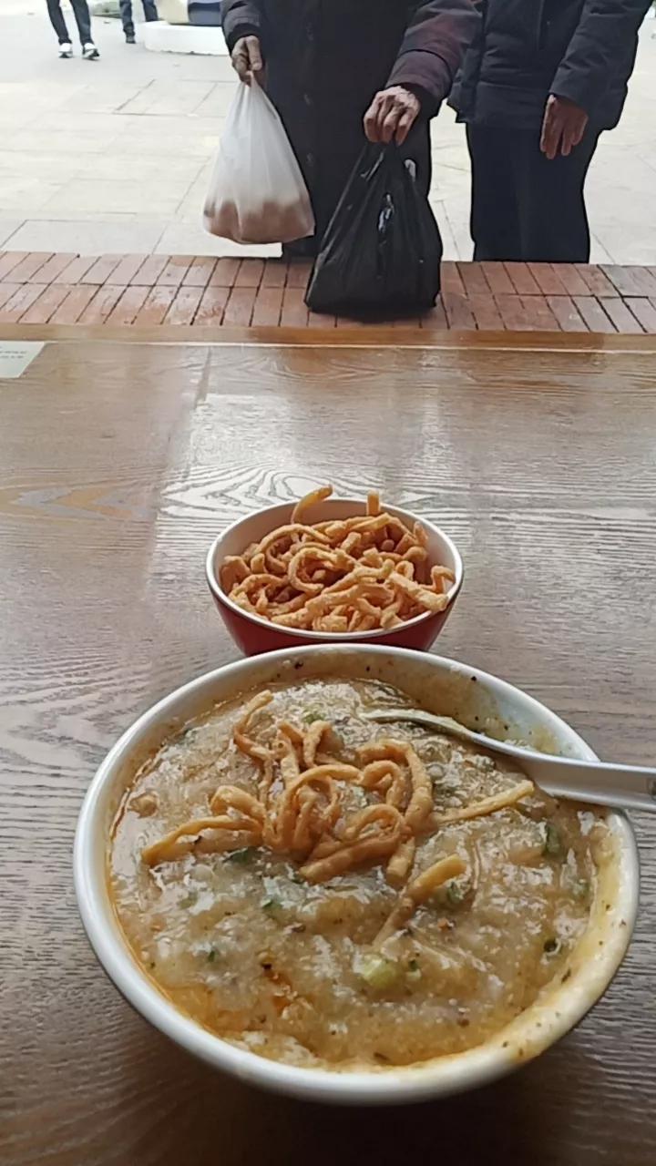 嗯说这话是因为她没有经历过什么叫不物质。她只是从来不缺物质而已。