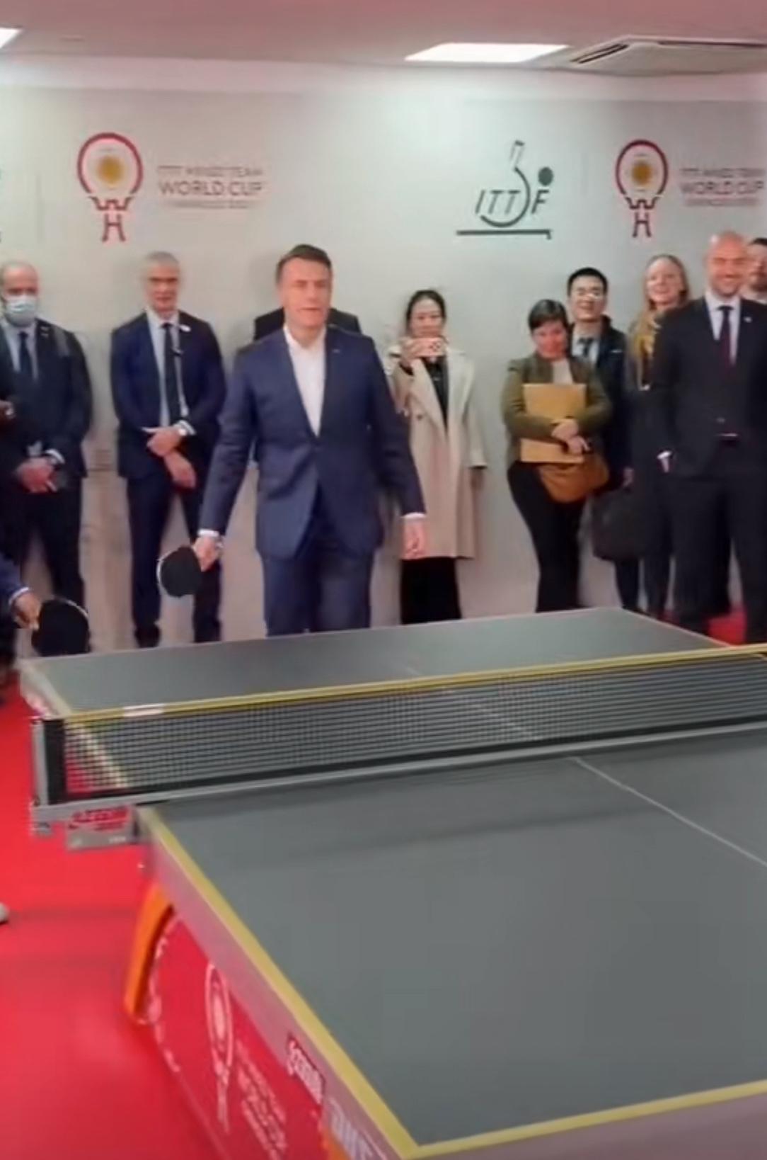 天呐，感觉马克龙都要乐不思蜀啦！这次中国之行，他可算是玩得十分尽兴。中国人向来热