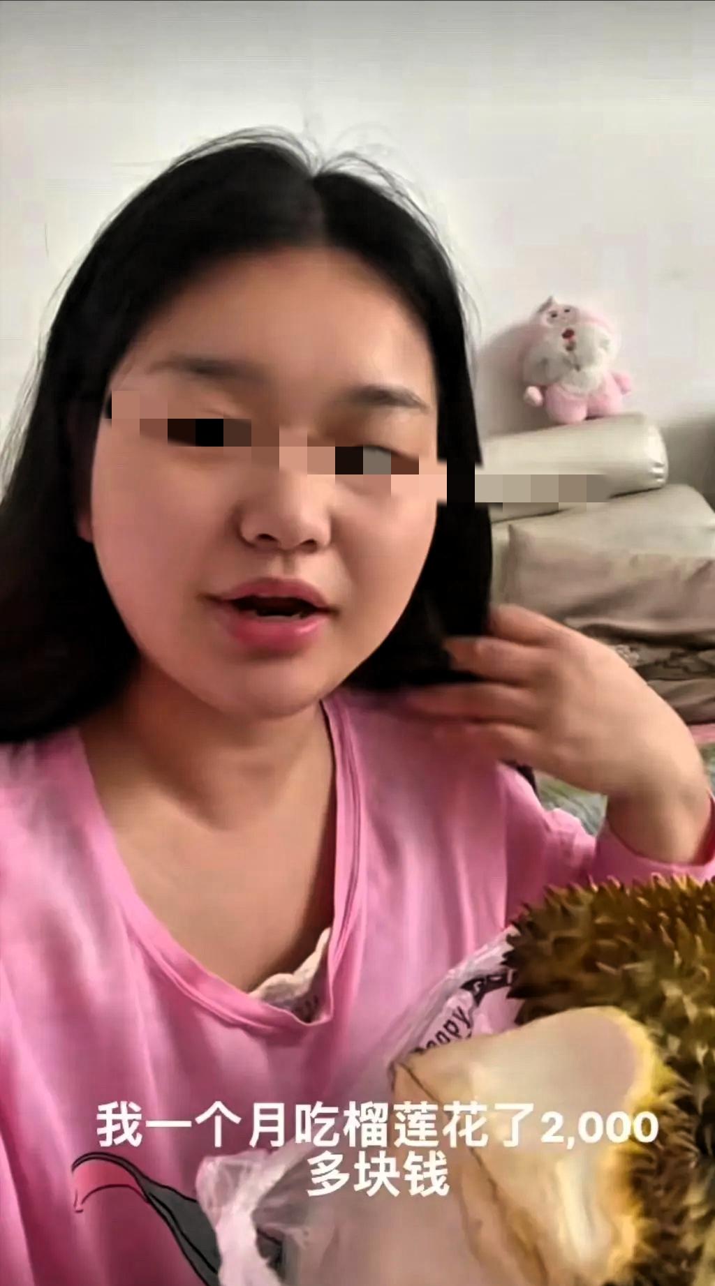 不作就不会死！女子在网上炫耀说自己每天都要吃一个榴莲！一个月光吃榴莲至少要200