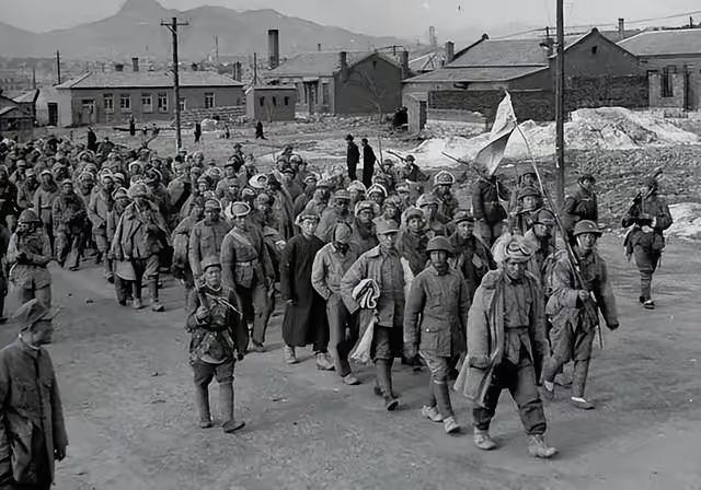 1947年8月，国民党师长李铁民下令将一百多地下党杀害，少将韩君明劝他：“老铁，
