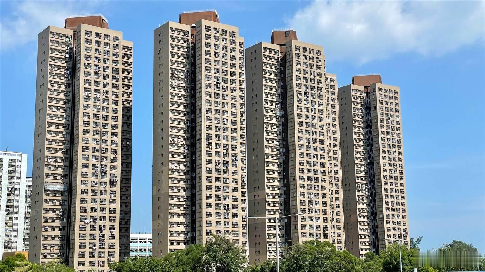 香港大埔火灾已基本控制  有报道称，这次大楼的外墙维修总费用大概3.3亿港币，每