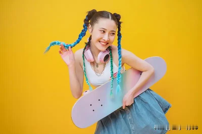 谁愿意听那些闹混子们的胡说八道就去听。愿意跟他们去混就去混，没人会拦着你。不要以