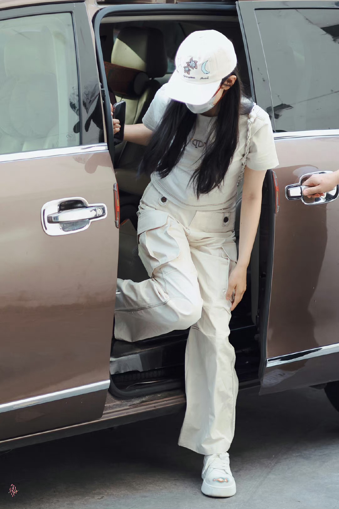 张婧仪这个小包包好可爱！ ​​​
