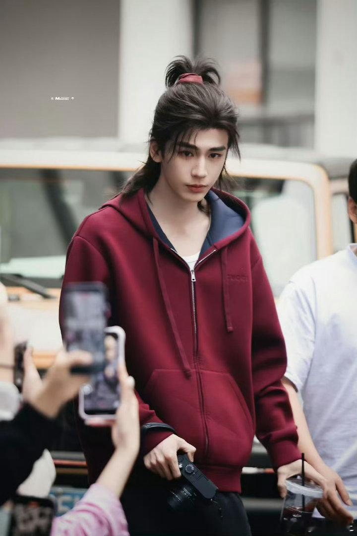 张凌赫的帅无需多言～｜张凌赫 