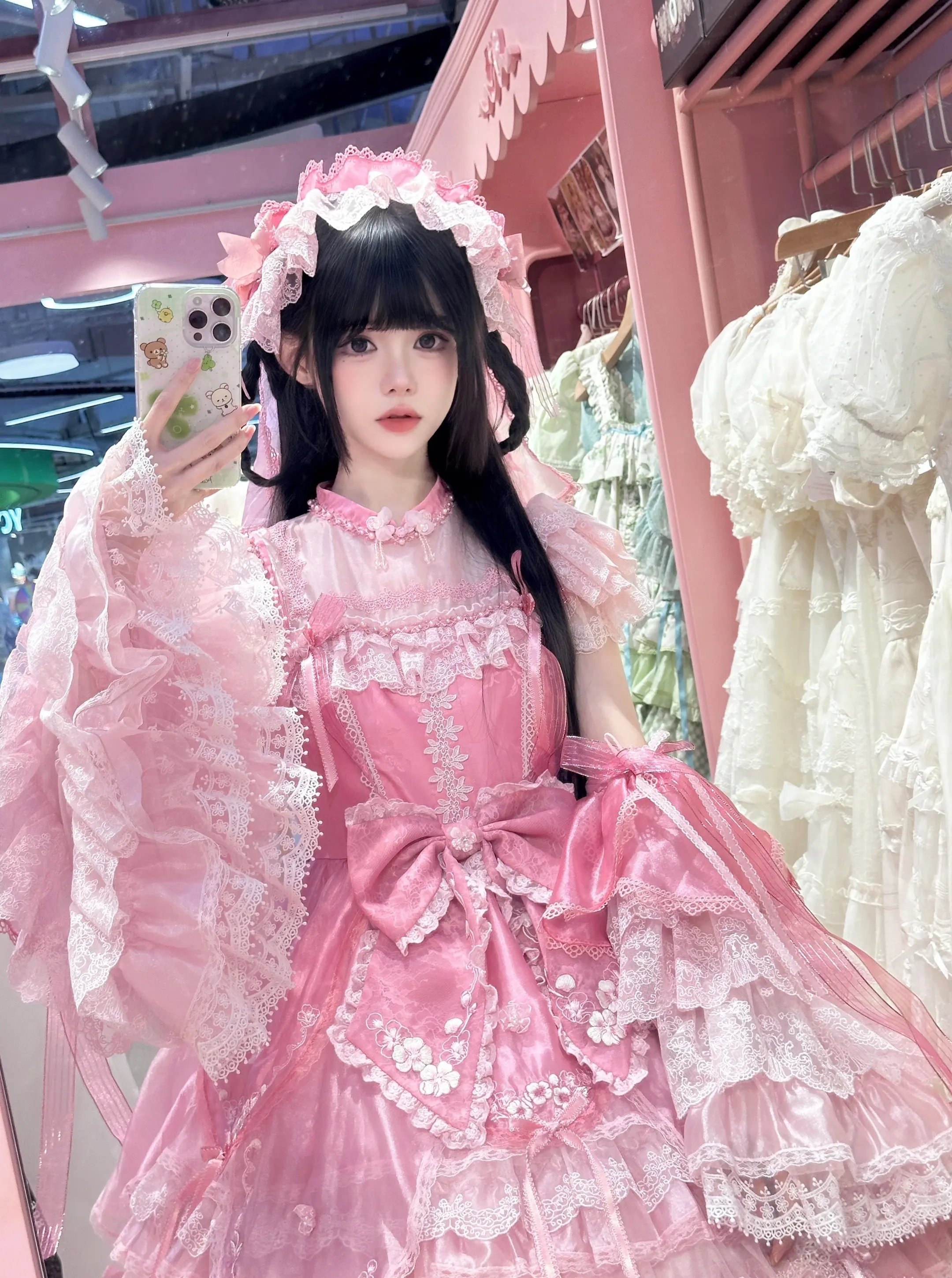 服啦！线下试穿惊鸿舞被狠狠种草了。💕 怎会如此貌美！ 美得我没忍住还...