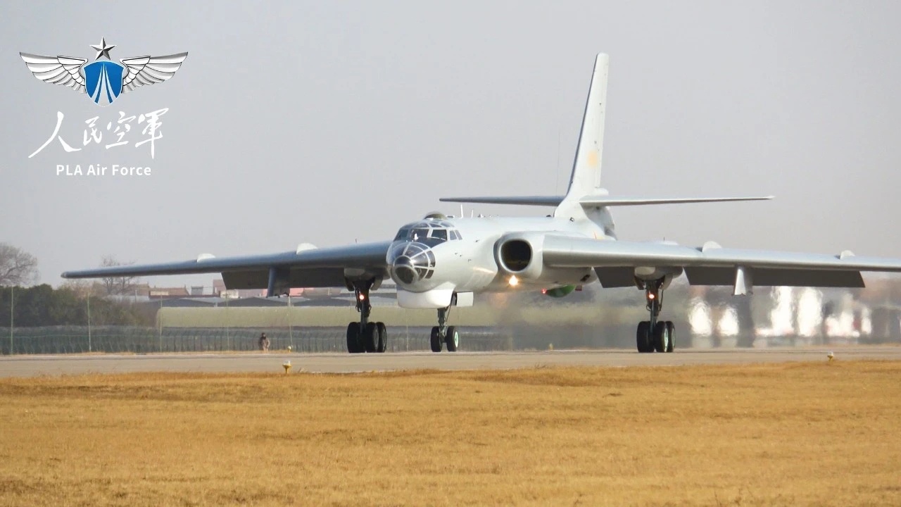 中空某团轰-6H上高原飞雪山战远海等新机改装中，多项指标创下同类型部队改装训练新