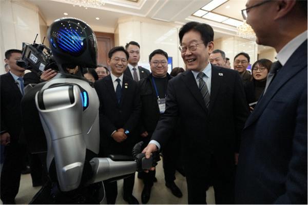 中国还是那个中国，但西方已然变了！

国际局势天平失衡，但失衡的方式不是我们想象