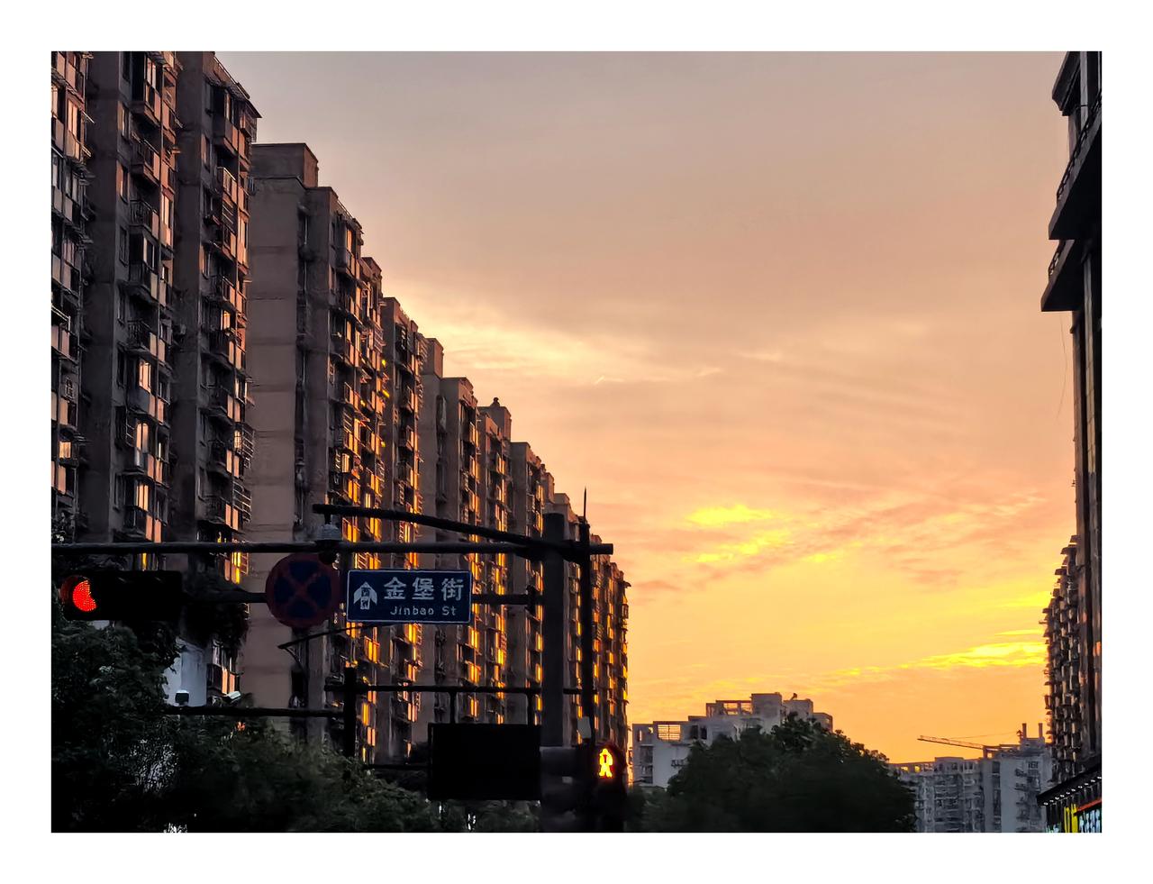 街头的晚霞