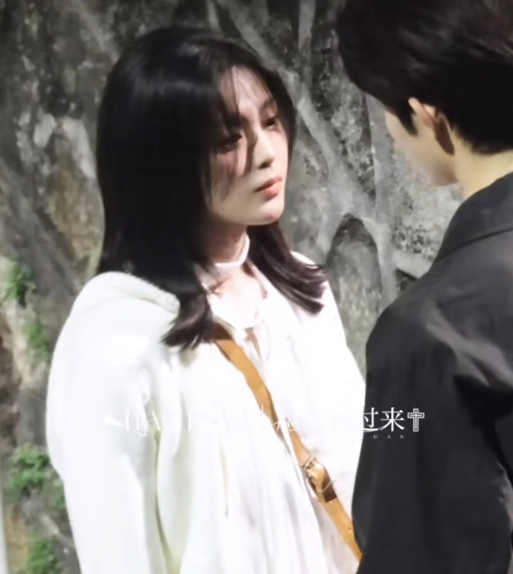 杨超越董思成今天是太阳雨吻戏来喽！终于等到啦