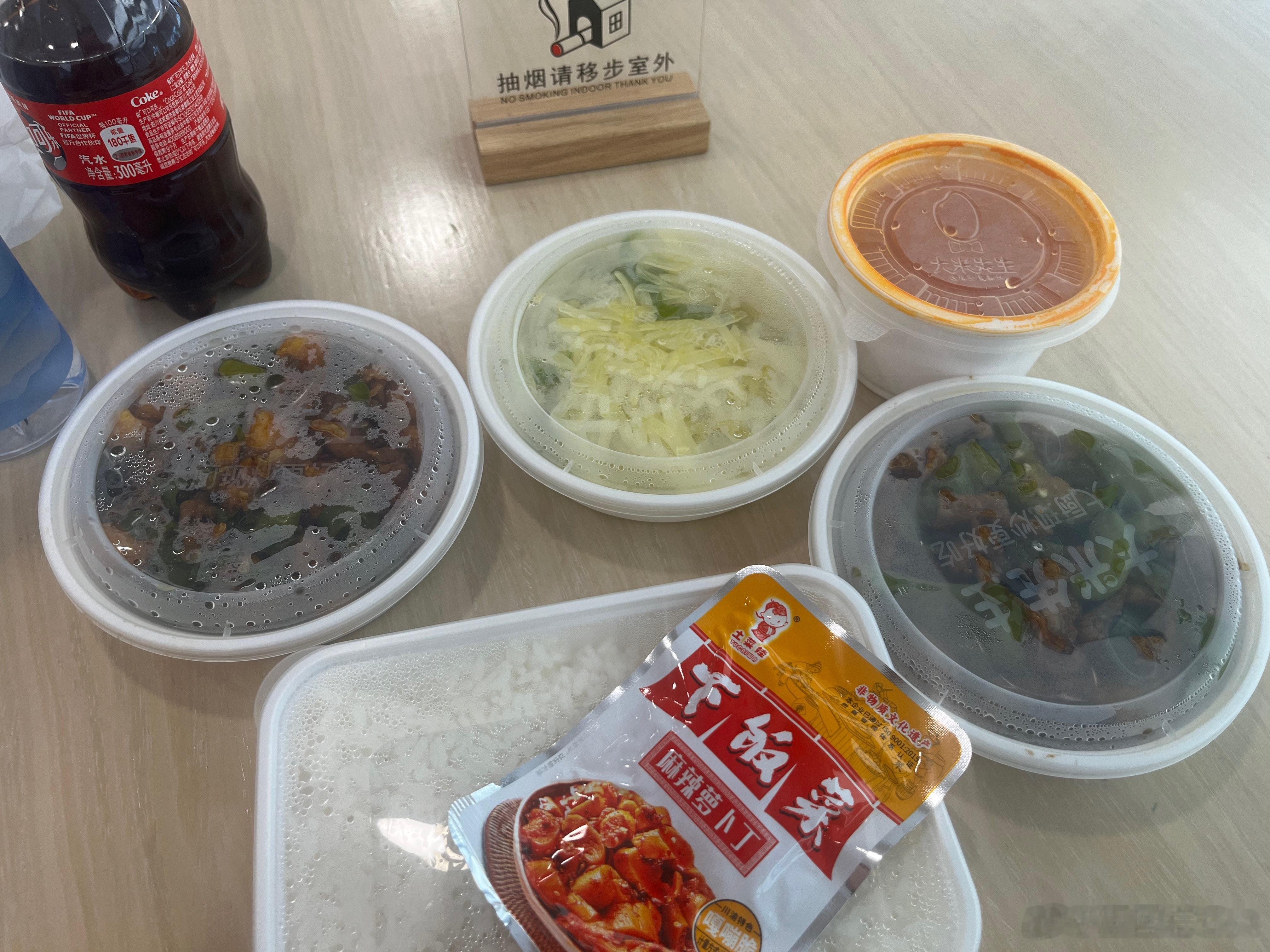 岚图门店这午餐，啥水平。想去隔壁试试鸿蒙大饭店。 