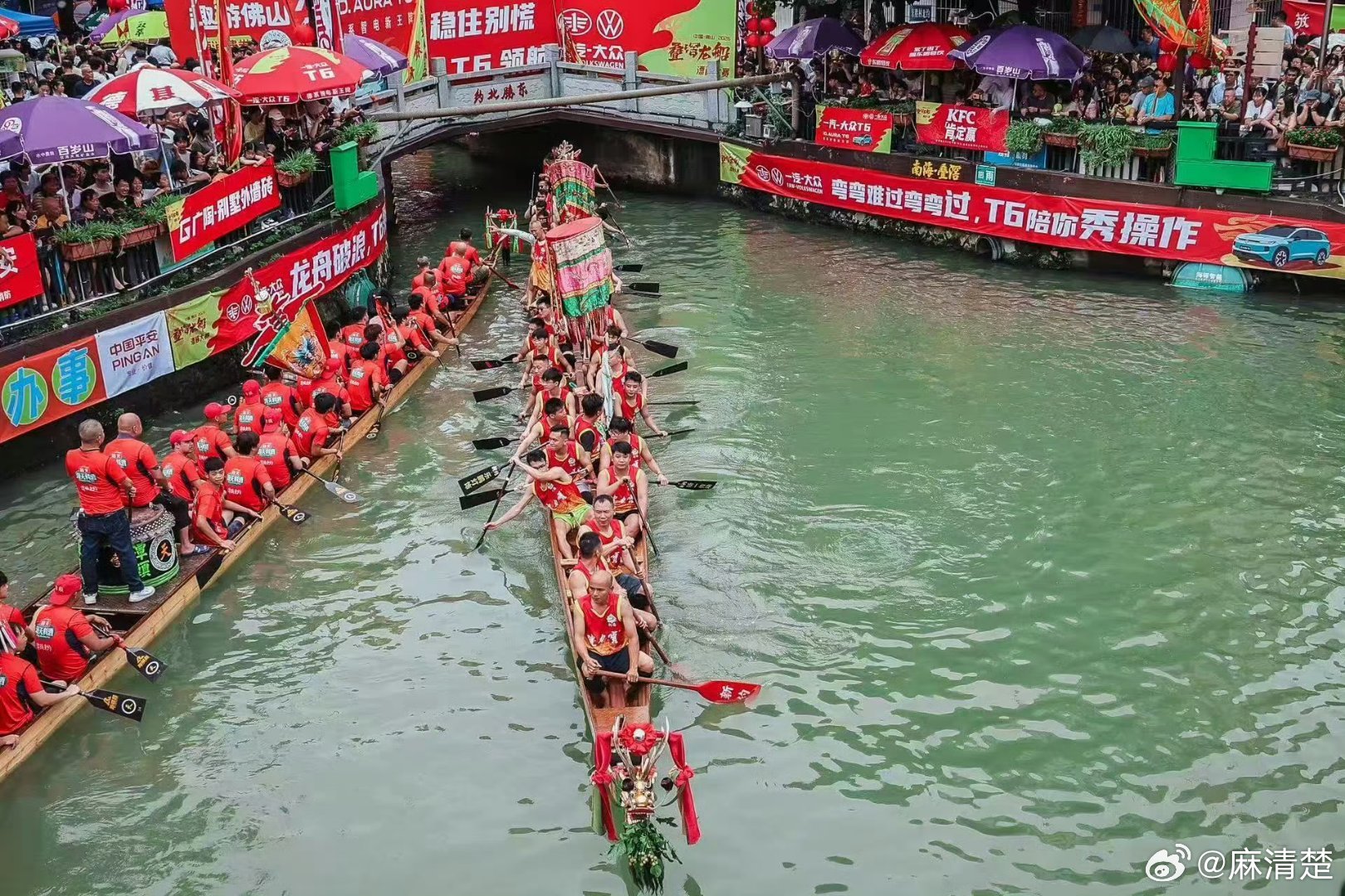 三米宽的河道开出了f1的心跳 最窄仅3米的极限河涌，硬是飙出了“水上F1”的巅峰