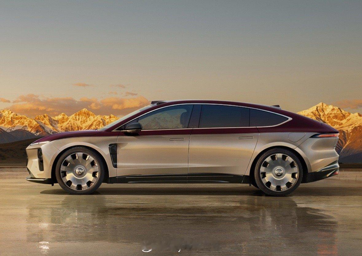 2025年，新能源车迎来了一个重要的里程碑：渗透率突破50%，中国品牌的市占率接