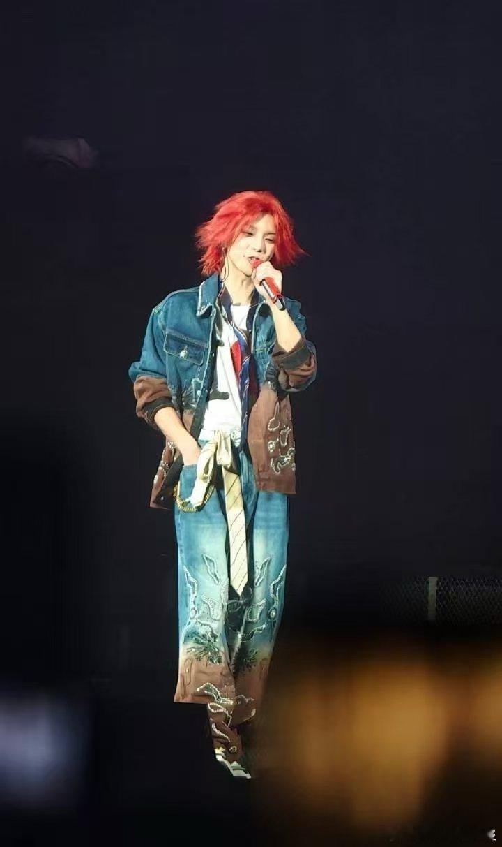 华晨宇此等萌物年画娃娃声鸣远扬 新年被华晨宇萌化了！2026首场比赛解锁喜庆造型