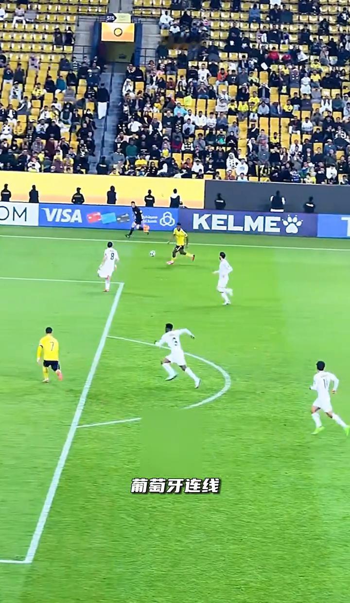 C罗39岁送出的不是“保姆球”，是芯片级助攻。
第15次，沙特助攻榜他还在第一。