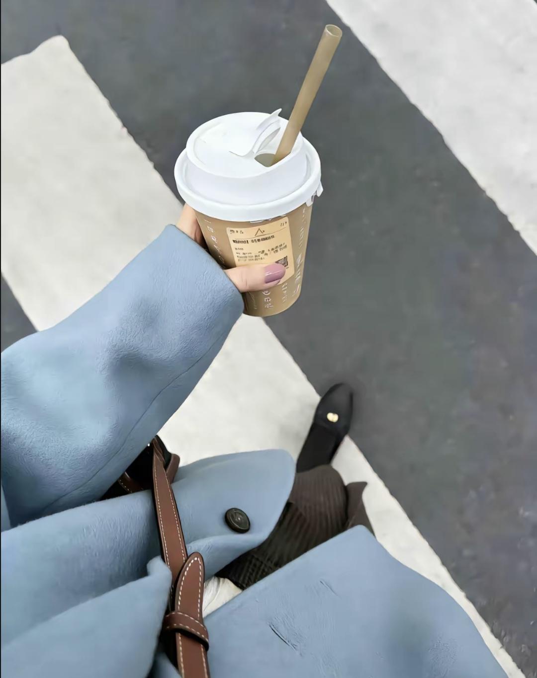 我表妹的事儿，这几天在我们小区都传开了。人今年才24岁，手机是最新款的iPhon