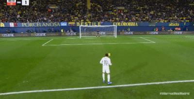 【西甲】比利亚雷亚尔0比2皇马北京时间1月25日，西班牙足球甲级联赛第21轮，比