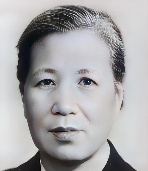 1929年，18岁新娘帮丈夫整好衣领，柔声送他出门，丈夫刚拐进巷口，一声枪响倒在