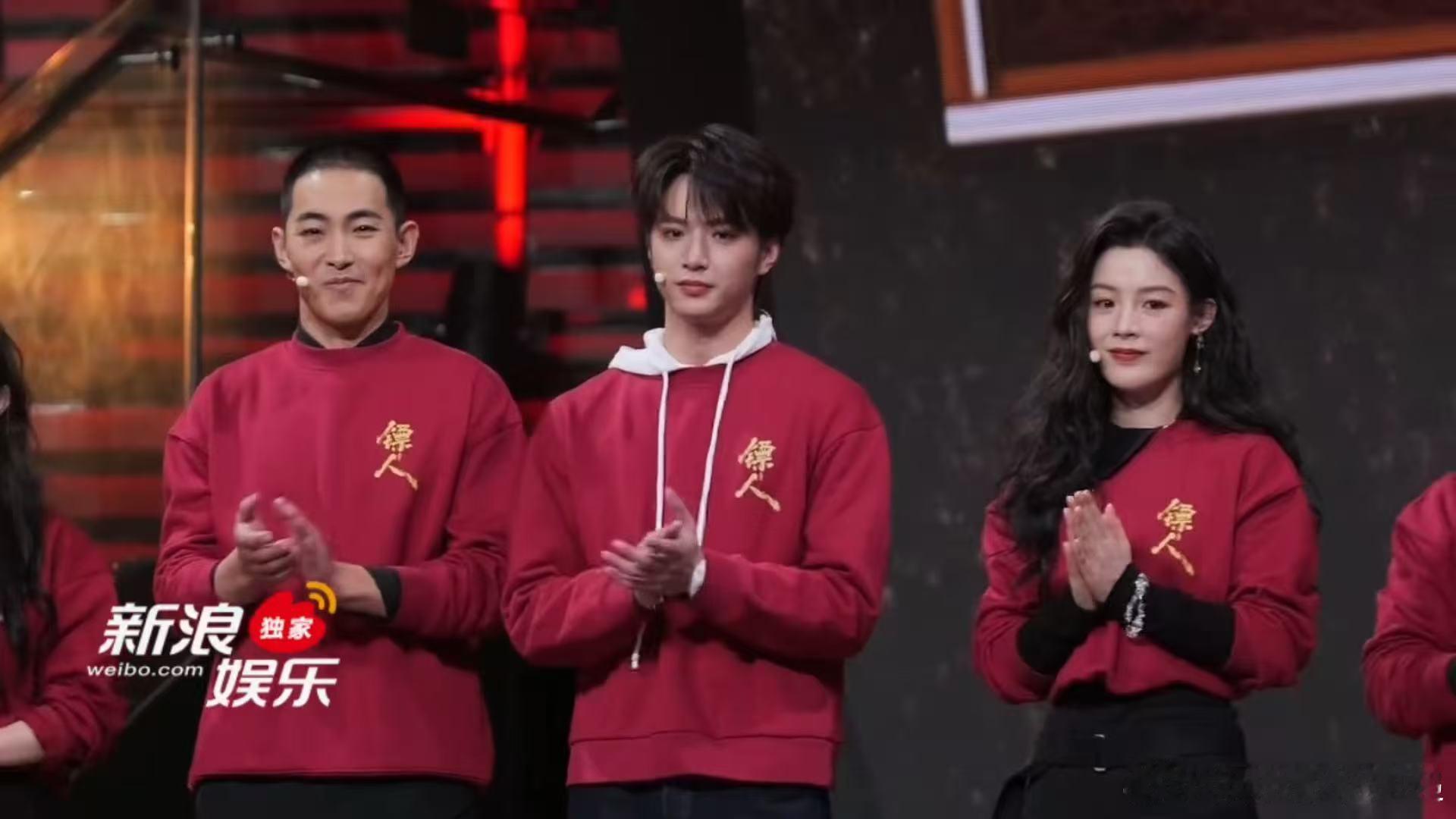 刘耀文说镖人圆了他的武侠梦 从舞台到马背，他一直在挑战自己。能圆儿时的武侠梦，这