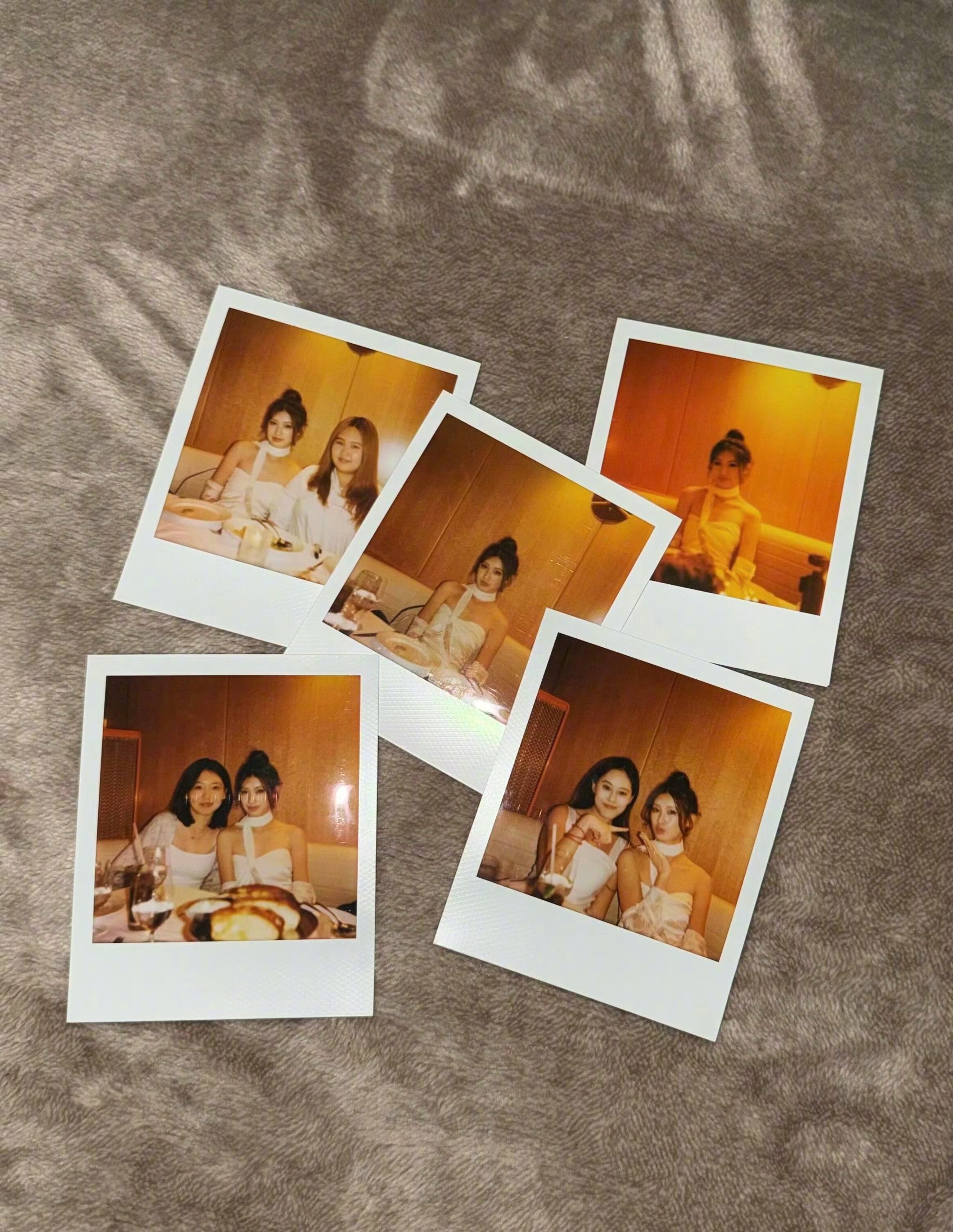 冯小刚小女儿20岁了冯小刚女儿徐朵喜迎20岁！在美国和好友温馨庆生，一袭白色抹胸