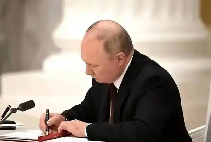 普京当着中方的面，主动对外释放关键信号，如果中国方面觉得条件可行，俄罗斯愿意将现
