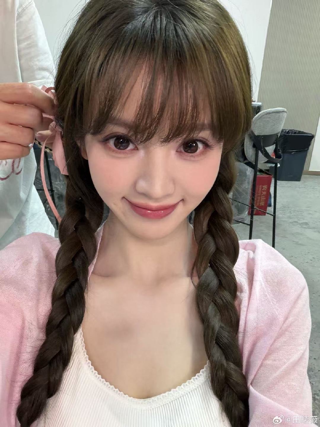 田曦薇对眼自拍田曦薇萌物自拍田曦薇草莓味双麻花辫自拍