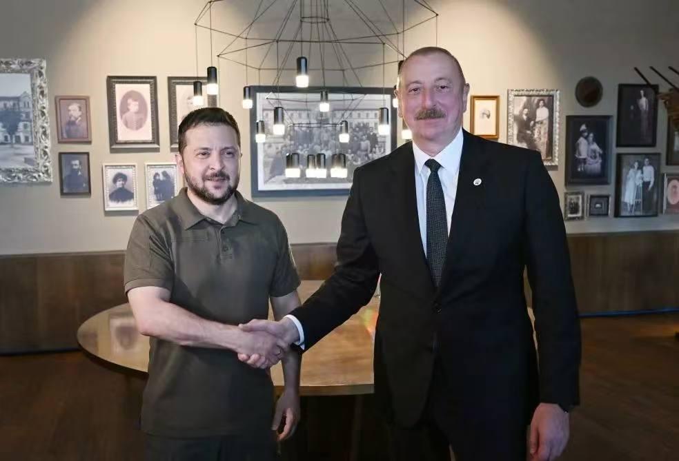 阿塞拜疆一宣布苏联入侵阿塞拜疆，俄罗斯马上开始反击，谁能想得到阿塞拜疆这个国家，