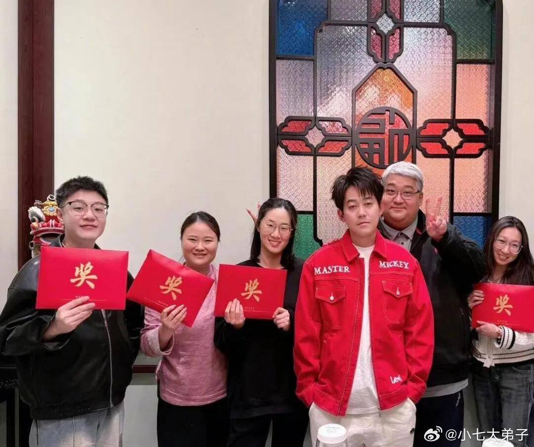 全网都知道苏醒在迪拜买贵了 苏醒式宠员工：别人家的老板过年发红包，看完想跳槽！ 
