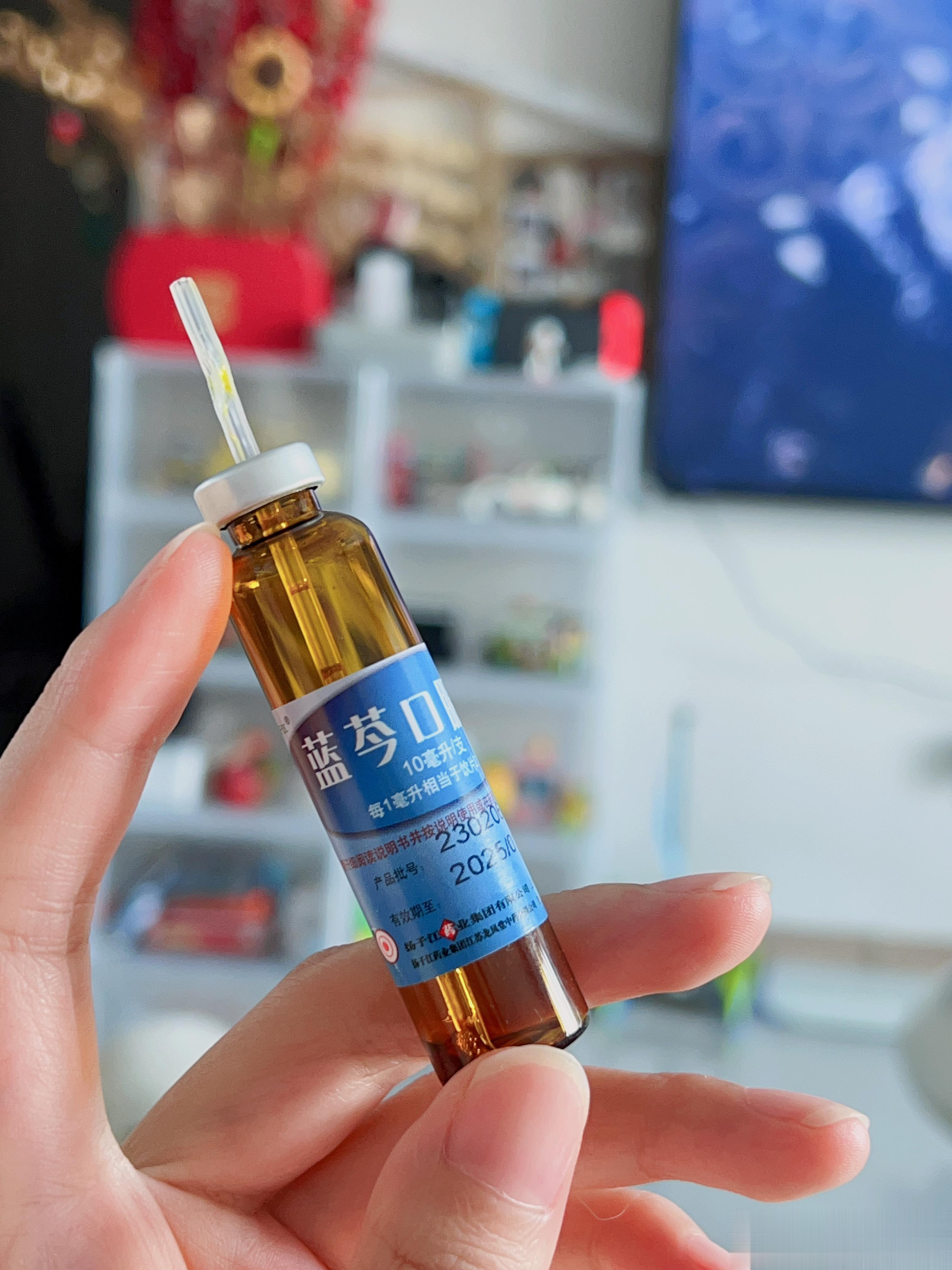治嗓子疼还挺有用的 就是有点难以下咽 太苦了 ​​​