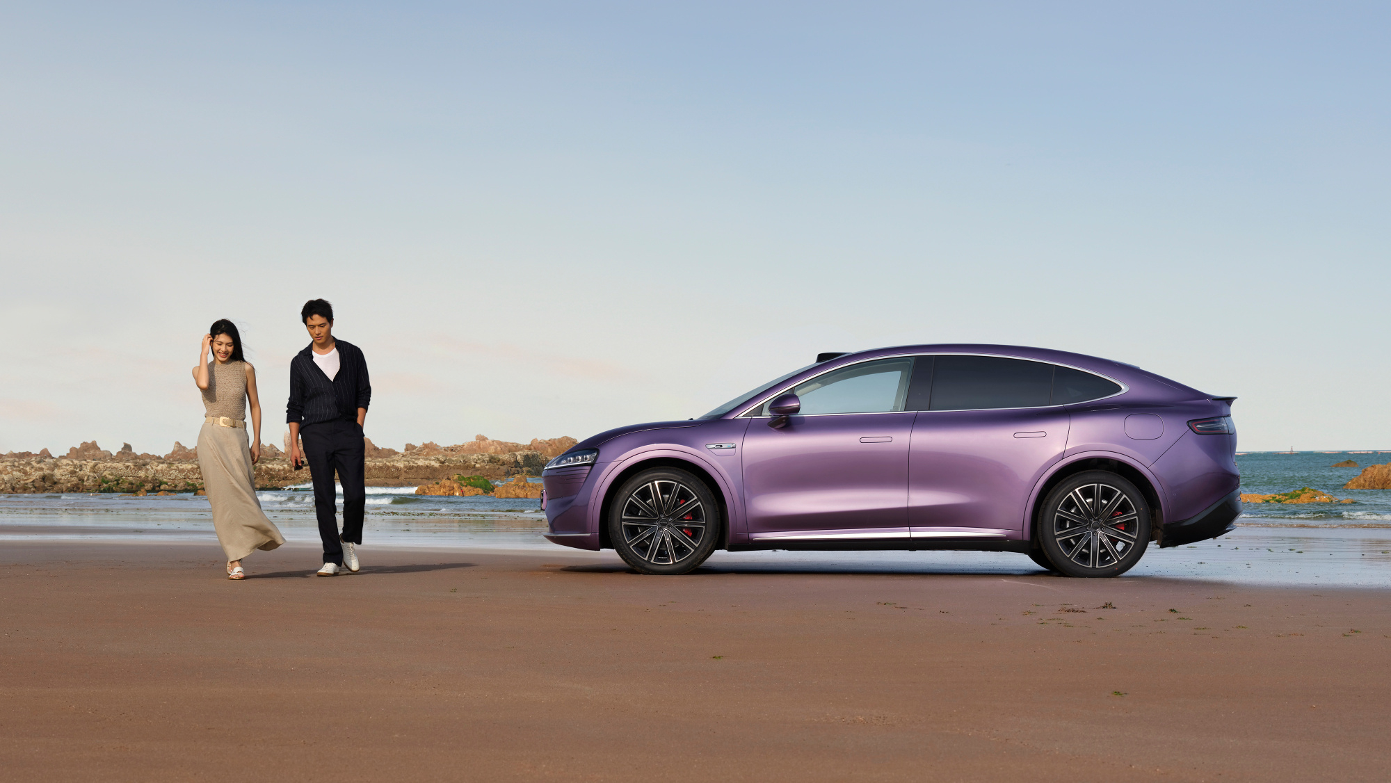 华为鸿蒙车机版的model Y，中文名字叫奇瑞汽车：智界R7。 ​​​