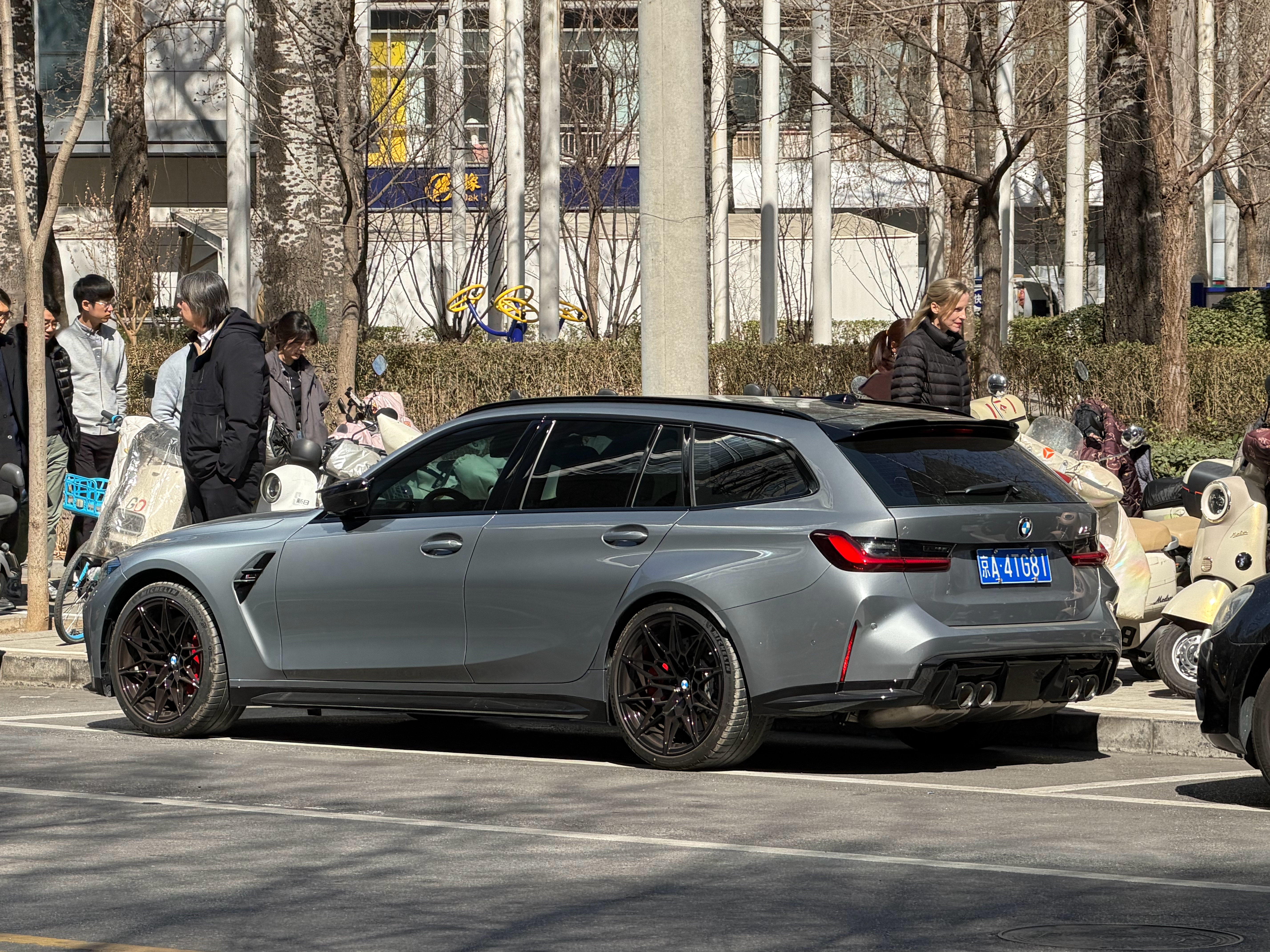 北京人真的挺有实力，7 位数的 M3 旅行版说提就提了你的下一台车 北京