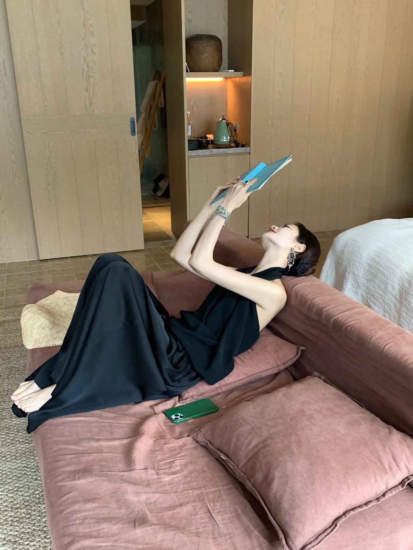 她只是一个美丽的女人